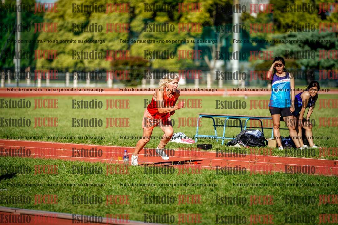 Fotos del salto en largo de mujeres