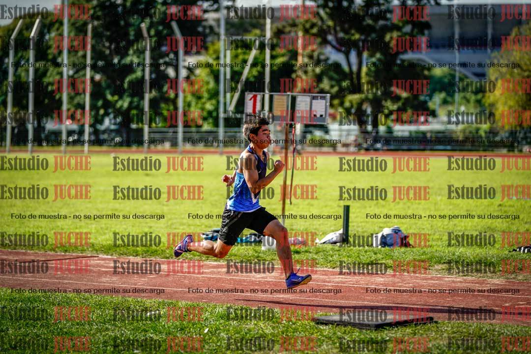 Fotos del salto en largo de varones
