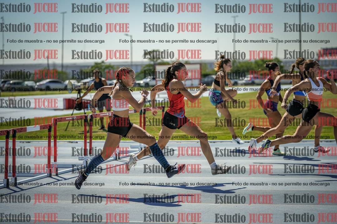 Fotos de los 100 m con vallas de mujeres - serie 1