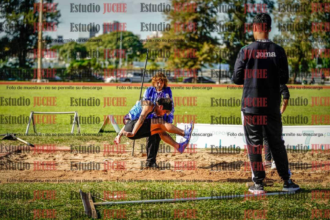 Fotos del salto en largo de varones