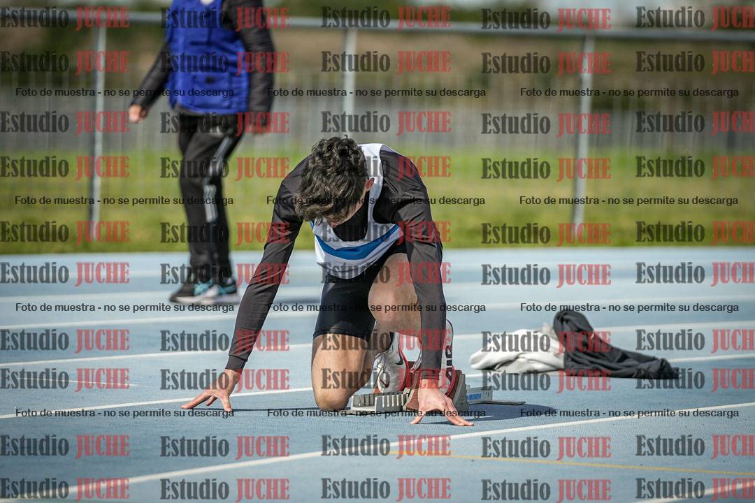 Fotos de los 295 m con vallas de varones - U17