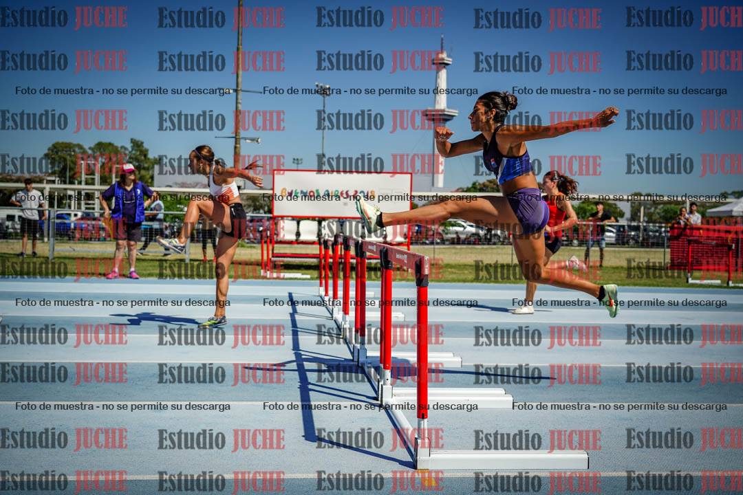 Fotos de los 100 m con vallas de mujeres - serie 1