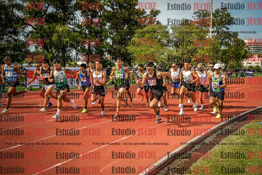 Fotos de los 3000 m llanos de varones