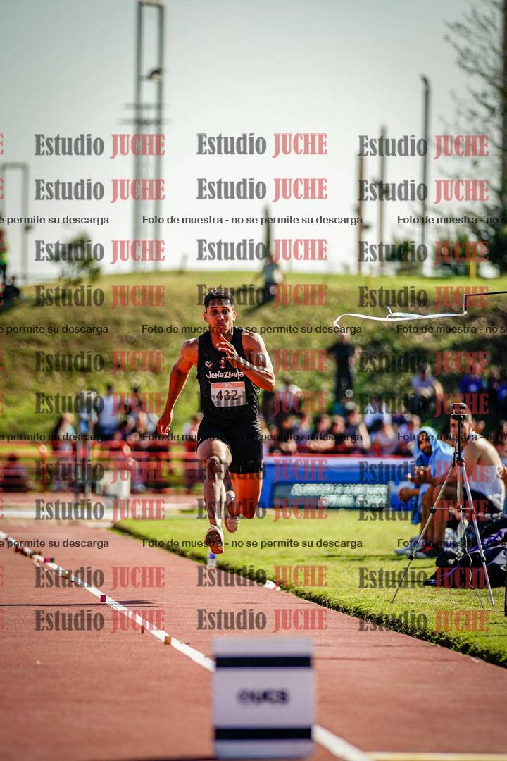 Fotos del salto en largo de varones - deca 2