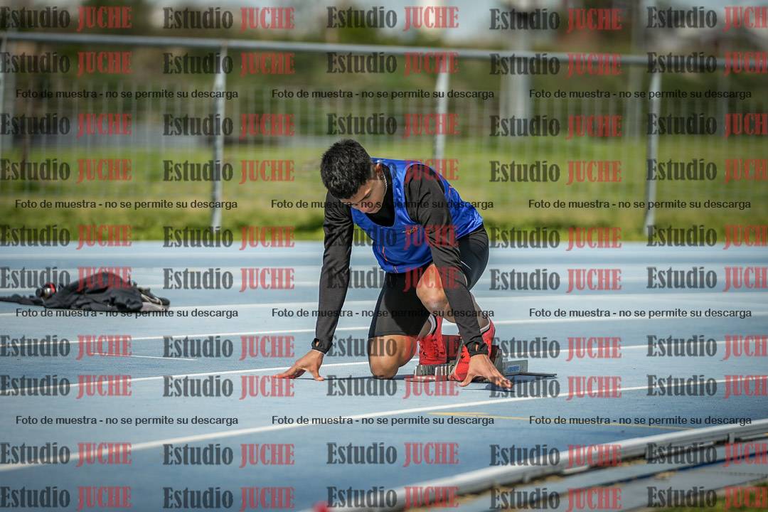 Fotos de los 295 m con vallas de varones - U17