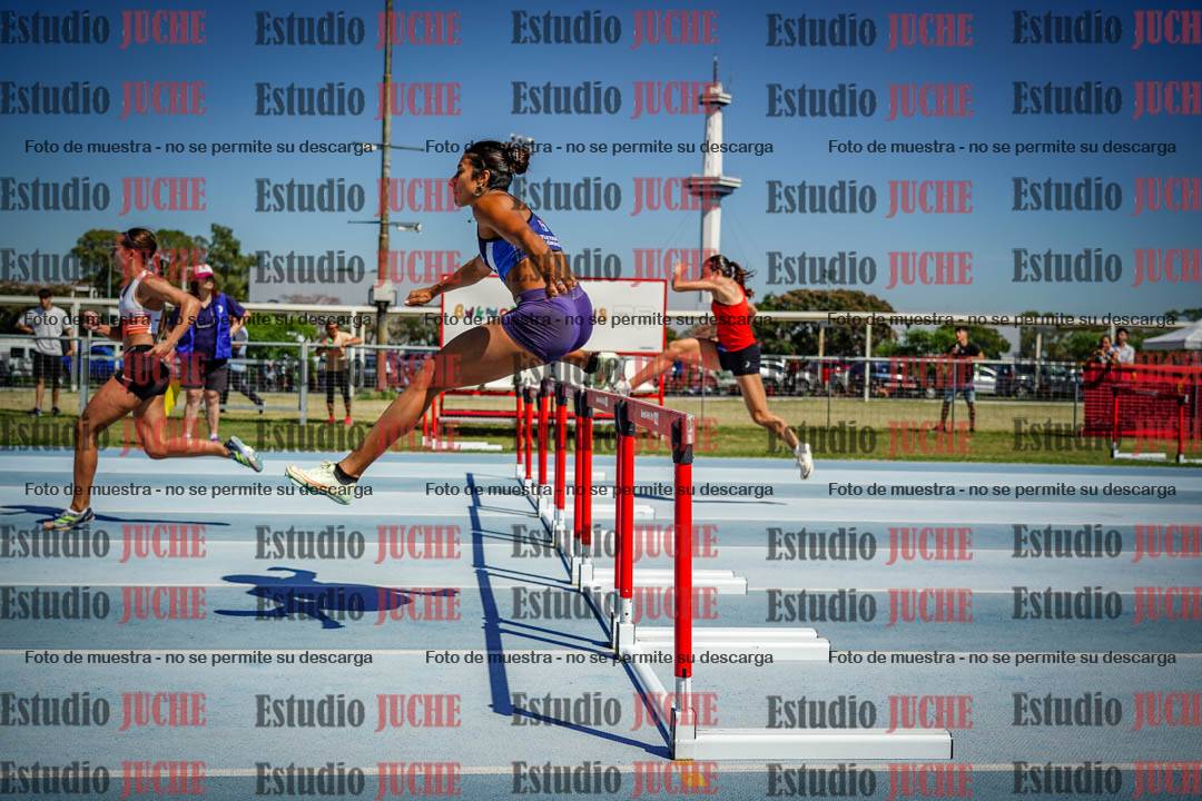 Fotos de los 100 m con vallas de mujeres - serie 1