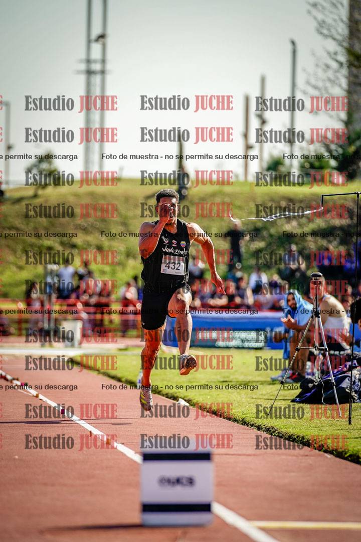 Fotos del salto en largo de varones - deca 2