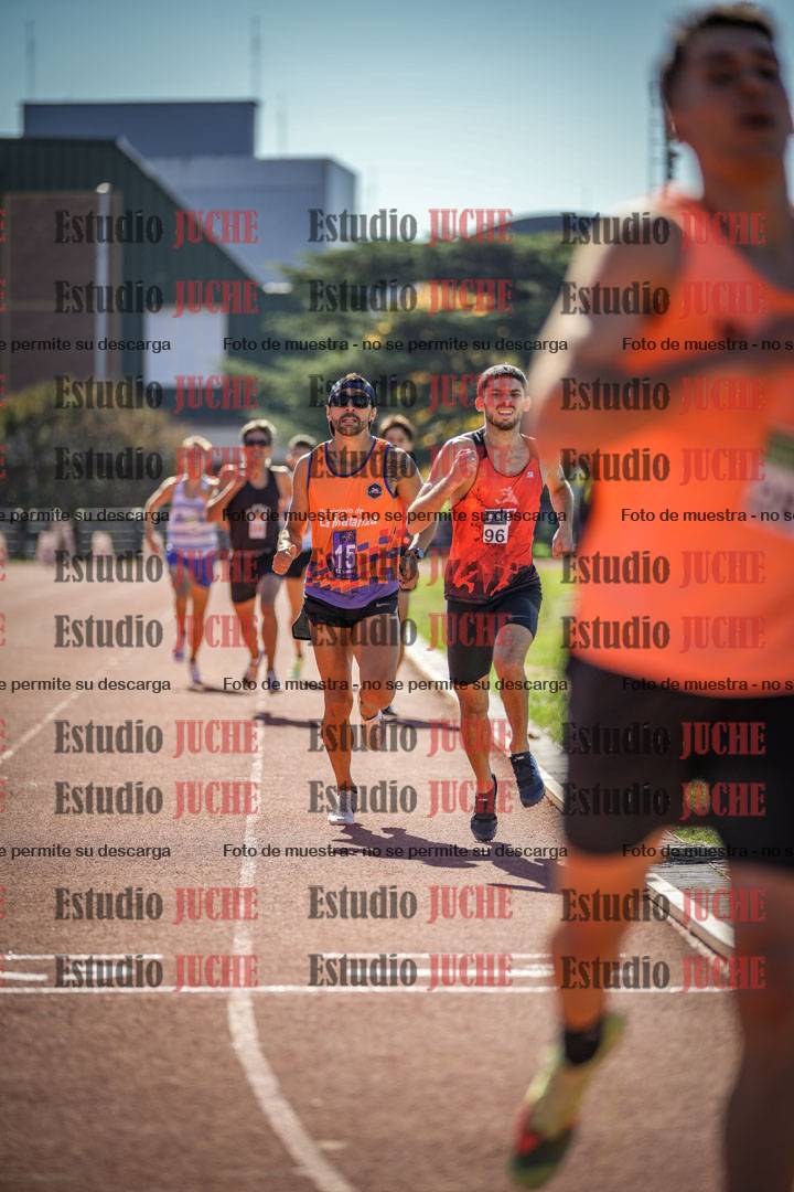 Fotos de los 800 m llanos de varones