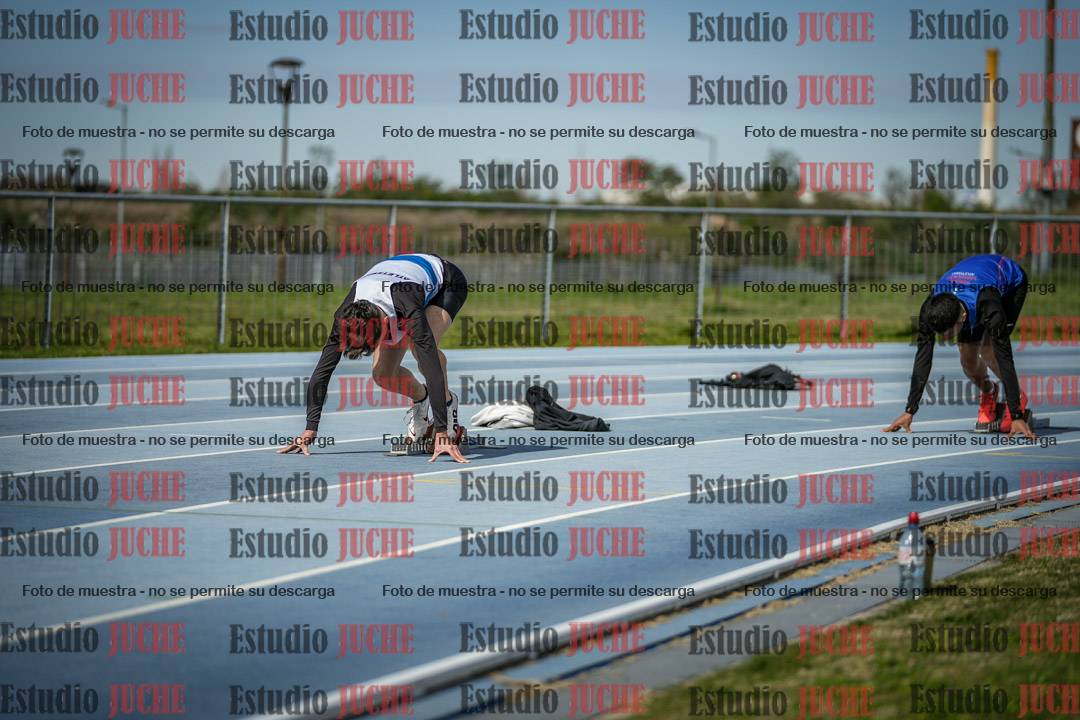 Fotos de los 295 m con vallas de varones - U17