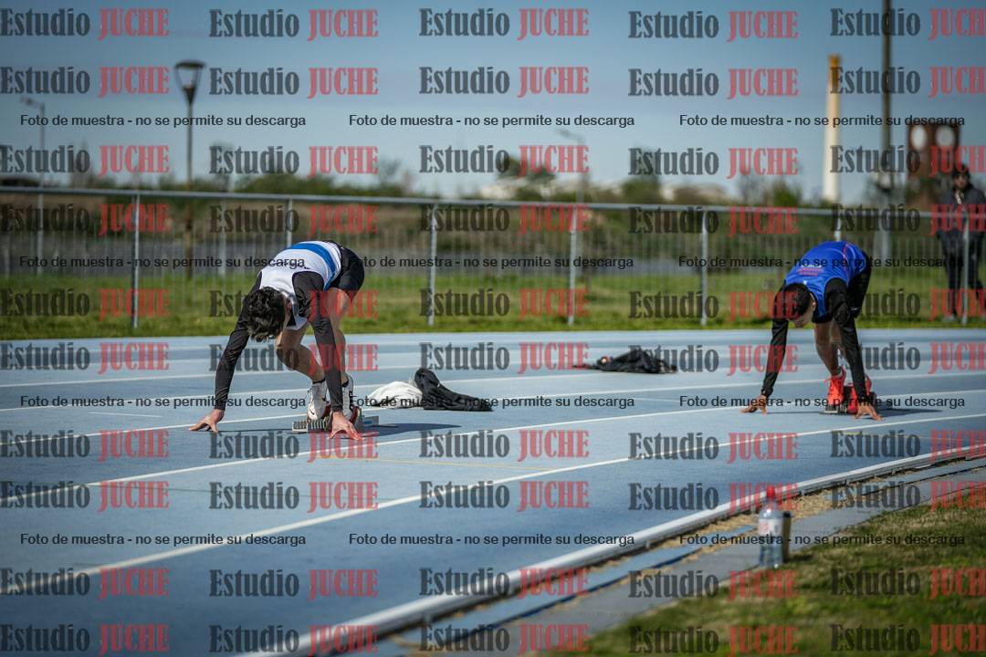 Fotos de los 295 m con vallas de varones - U17
