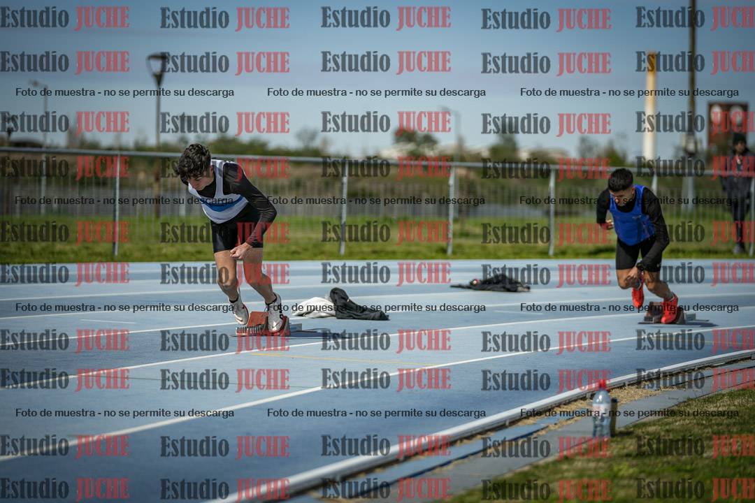 Fotos de los 295 m con vallas de varones - U17