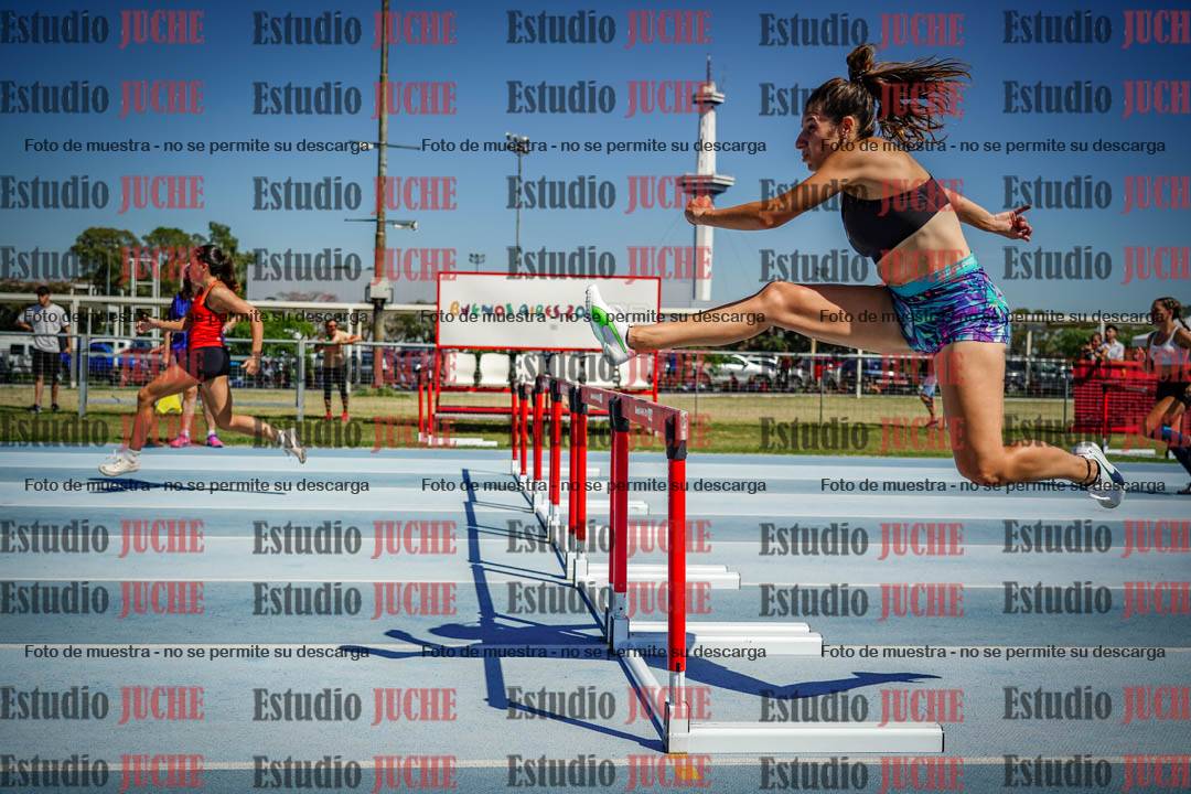 Fotos de los 100 m con vallas de mujeres - serie 1