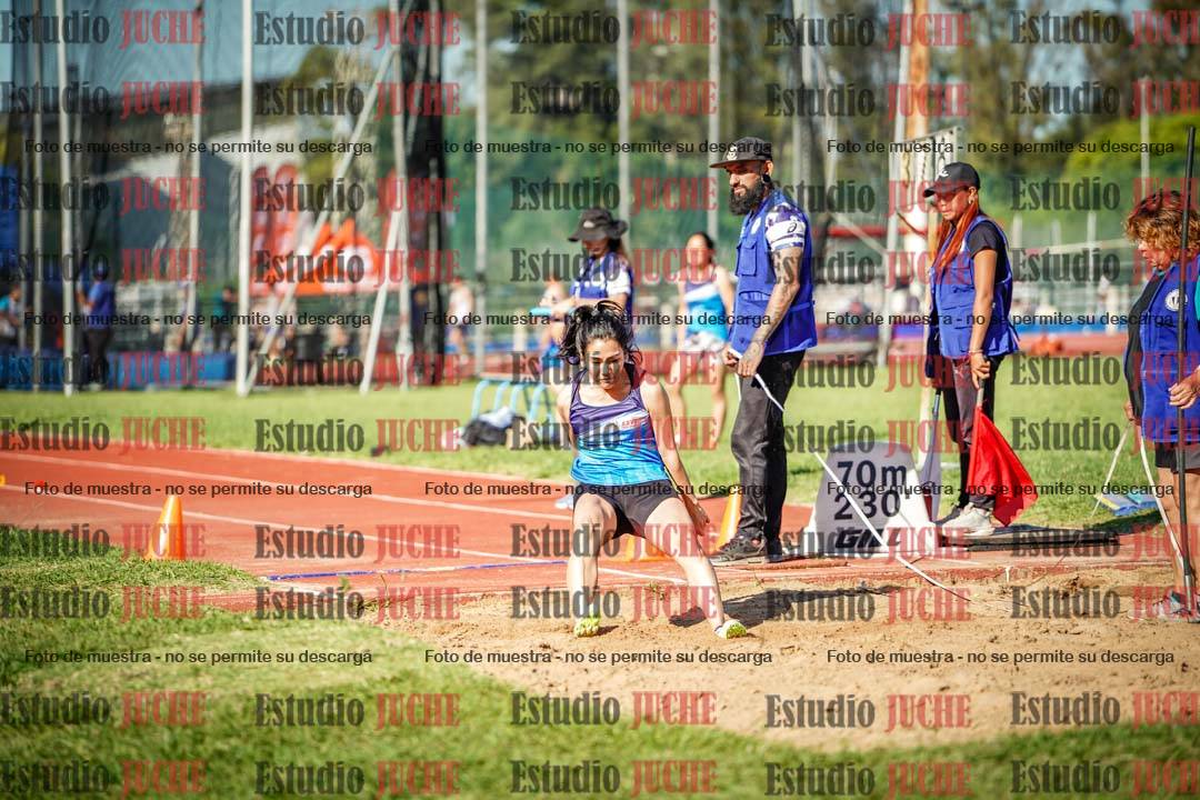 Fotos del salto en largo de mujeres