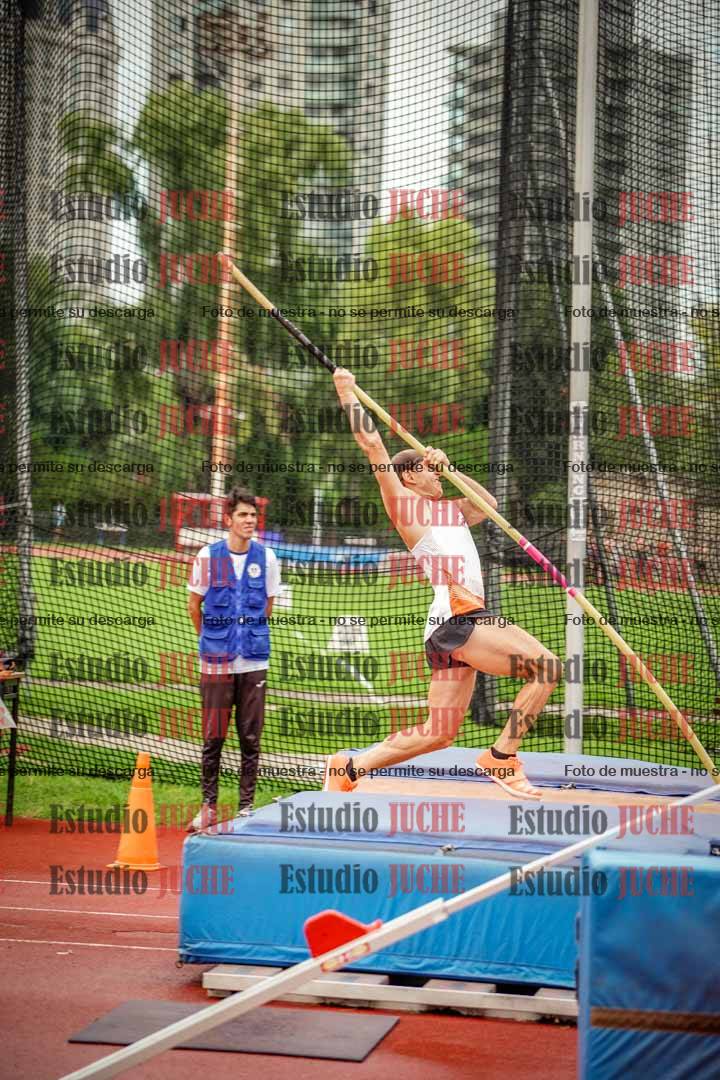 Fotos del salto con garrocha de mujeres y varones