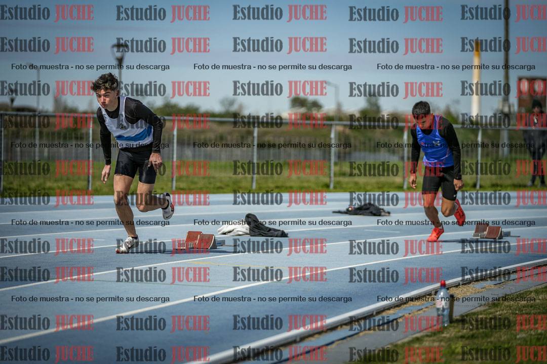 Fotos de los 295 m con vallas de varones - U17
