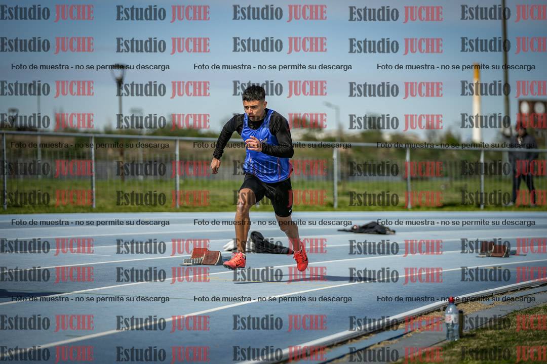 Fotos de los 295 m con vallas de varones - U17