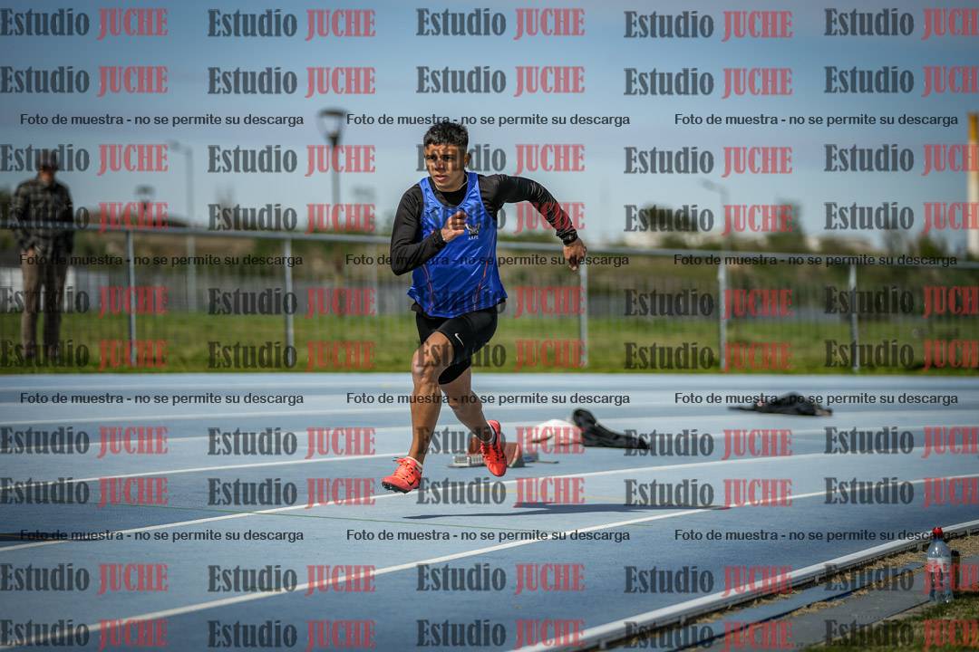 Fotos de los 295 m con vallas de varones - U17