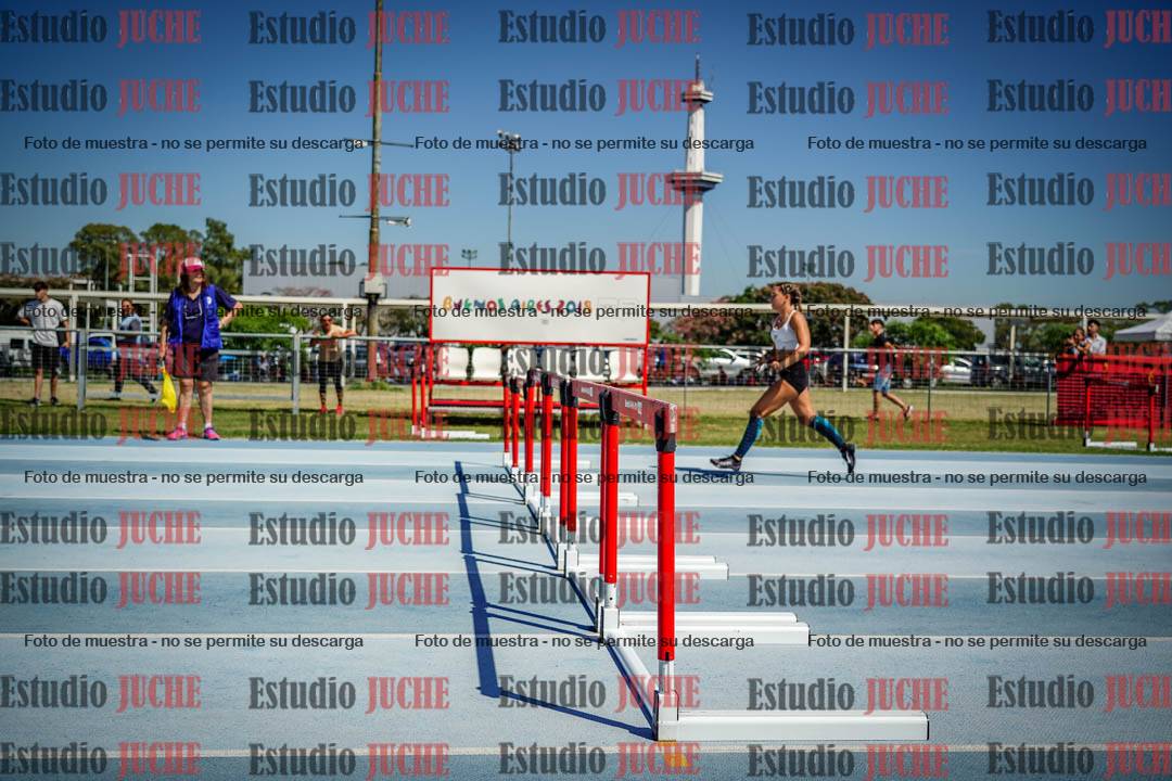Fotos de los 100 m con vallas de mujeres - serie 1