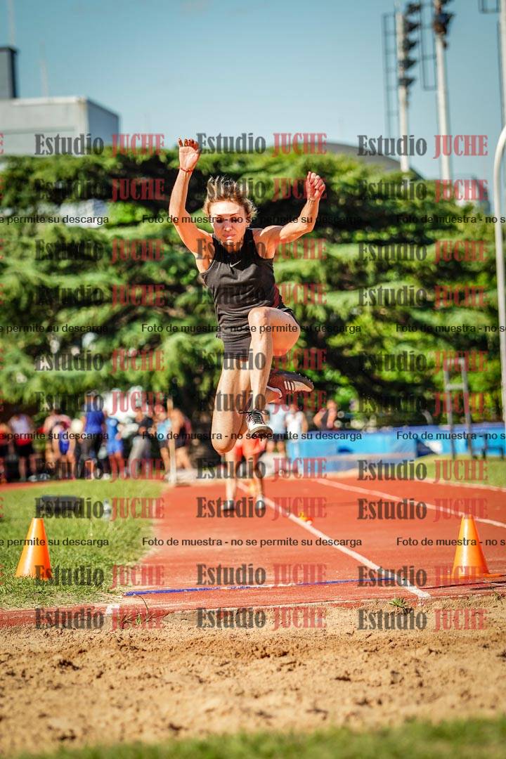 Fotos del salto en largo de mujeres