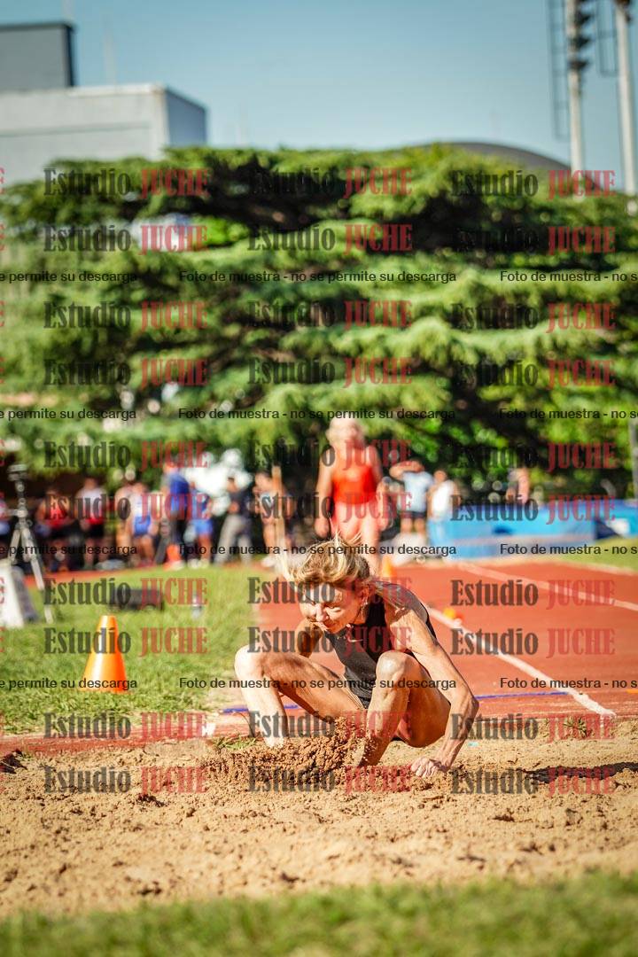 Fotos del salto en largo de mujeres