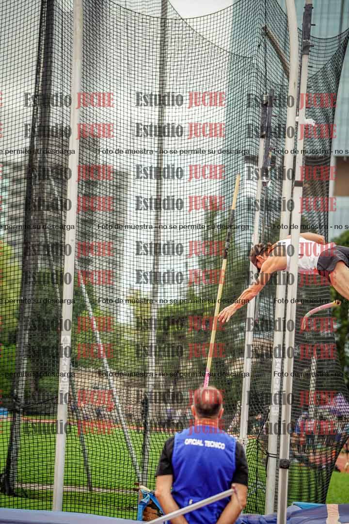 Fotos del salto con garrocha de mujeres y varones