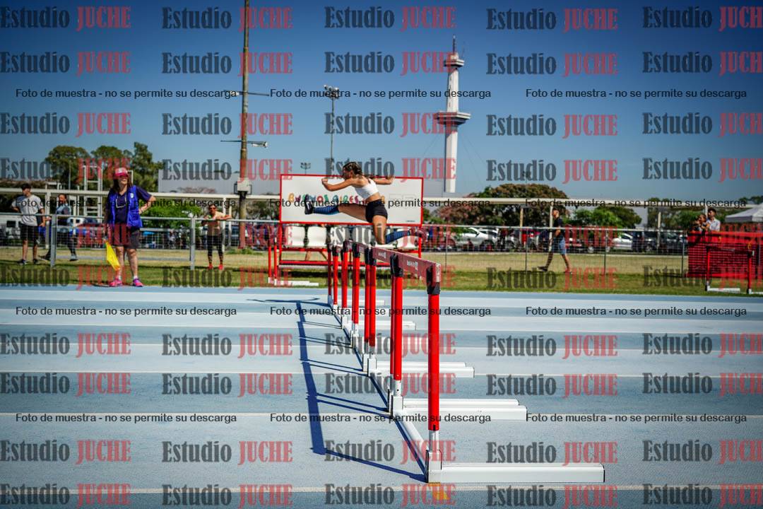 Fotos de los 100 m con vallas de mujeres - serie 1