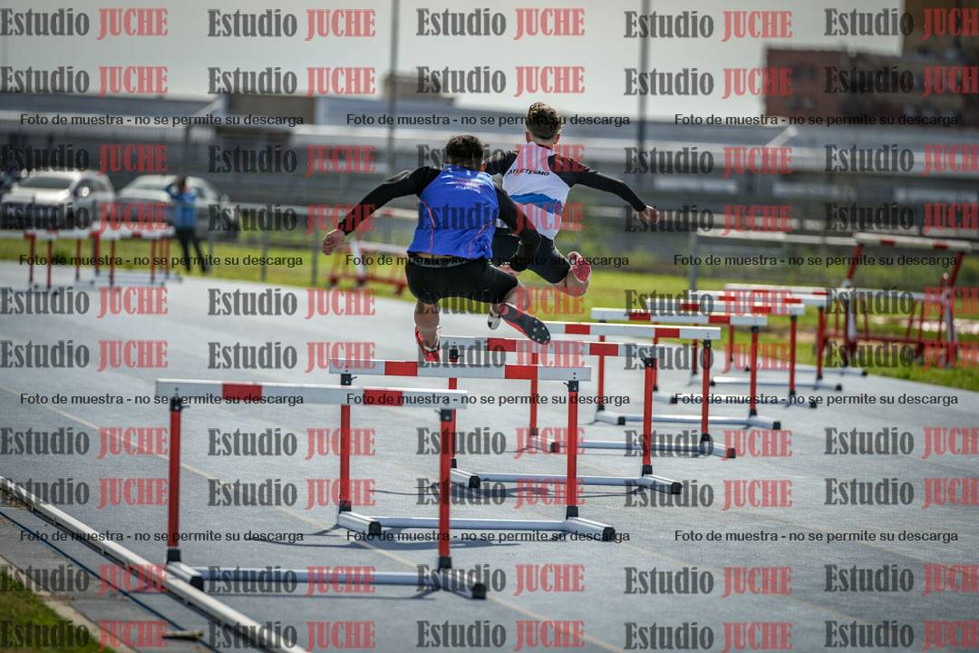 Fotos de los 295 m con vallas de varones - U17