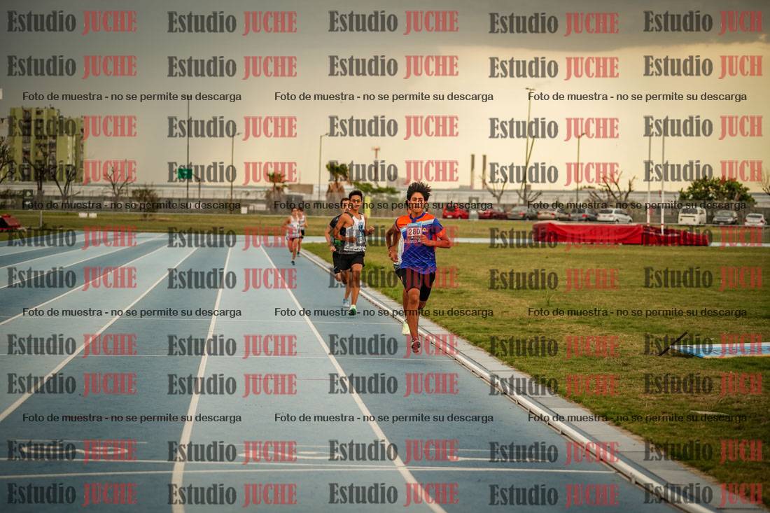 Fotos de los 600 m llanos de varones
