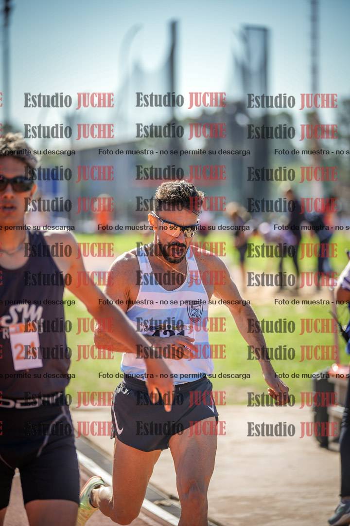 Fotos de los 800 m llanos de varones
