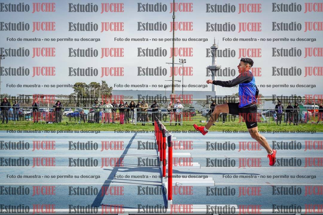 Fotos de los 295 m con vallas de varones - U17