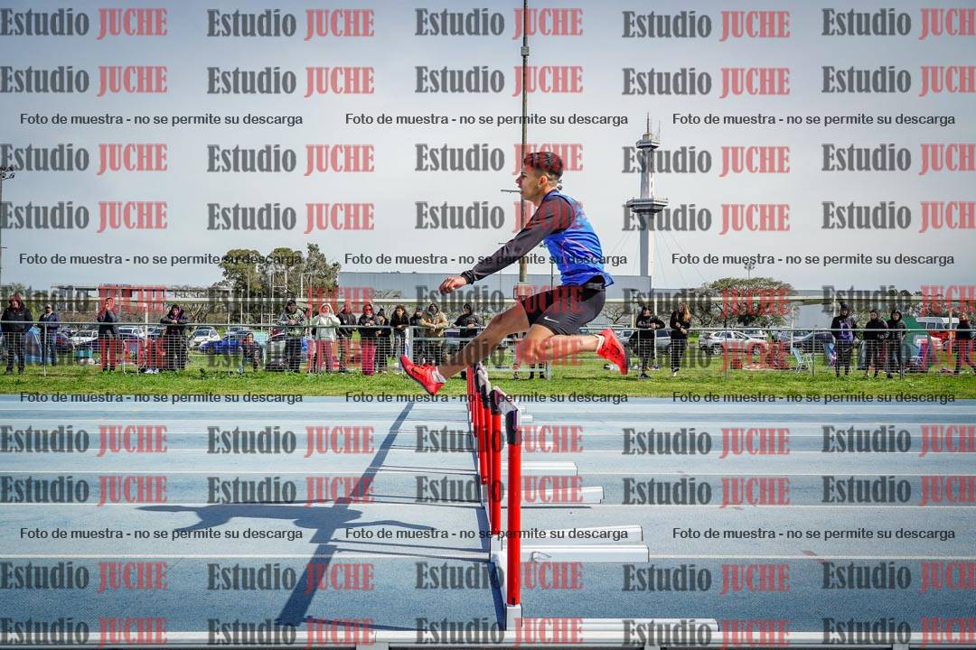 Fotos de los 295 m con vallas de varones - U17