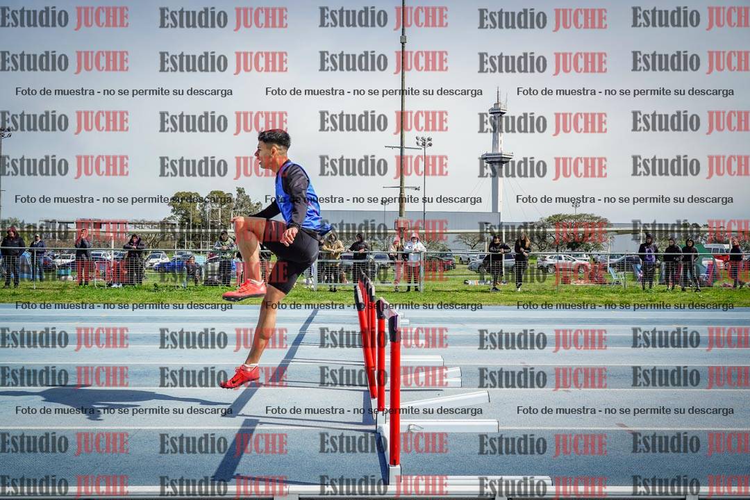 Fotos de los 295 m con vallas de varones - U17