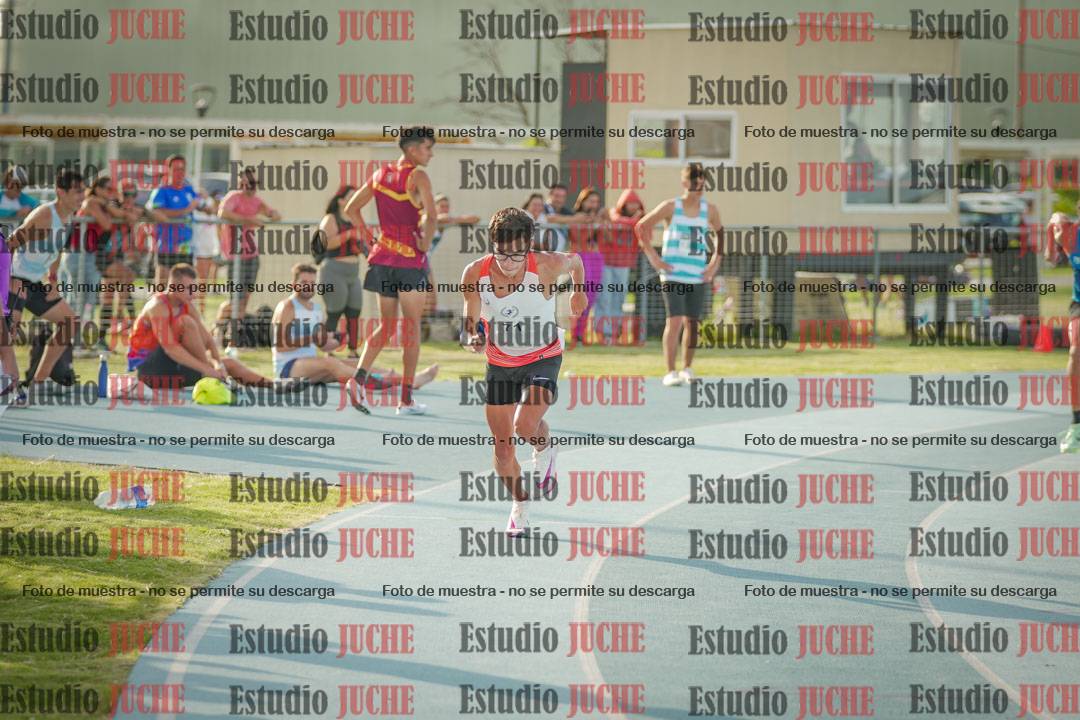 Fotos de los 800 m llanos de varones