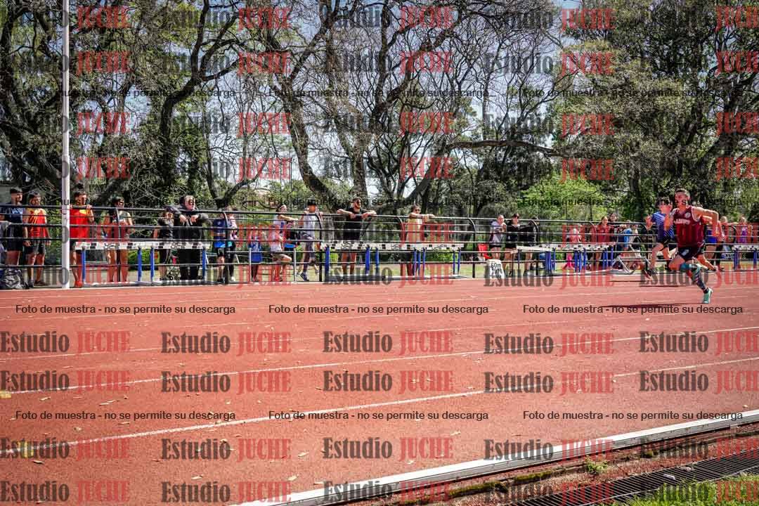 Fotos de los 80 m llanos de varones