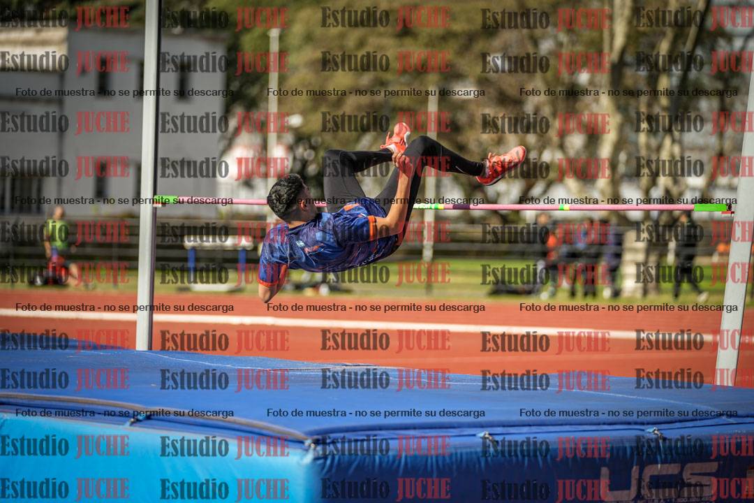 Fotos del salto en alto - todos los grupos
