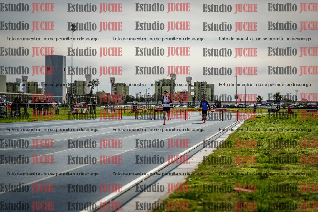 Fotos de los 295 m con vallas de varones - U17