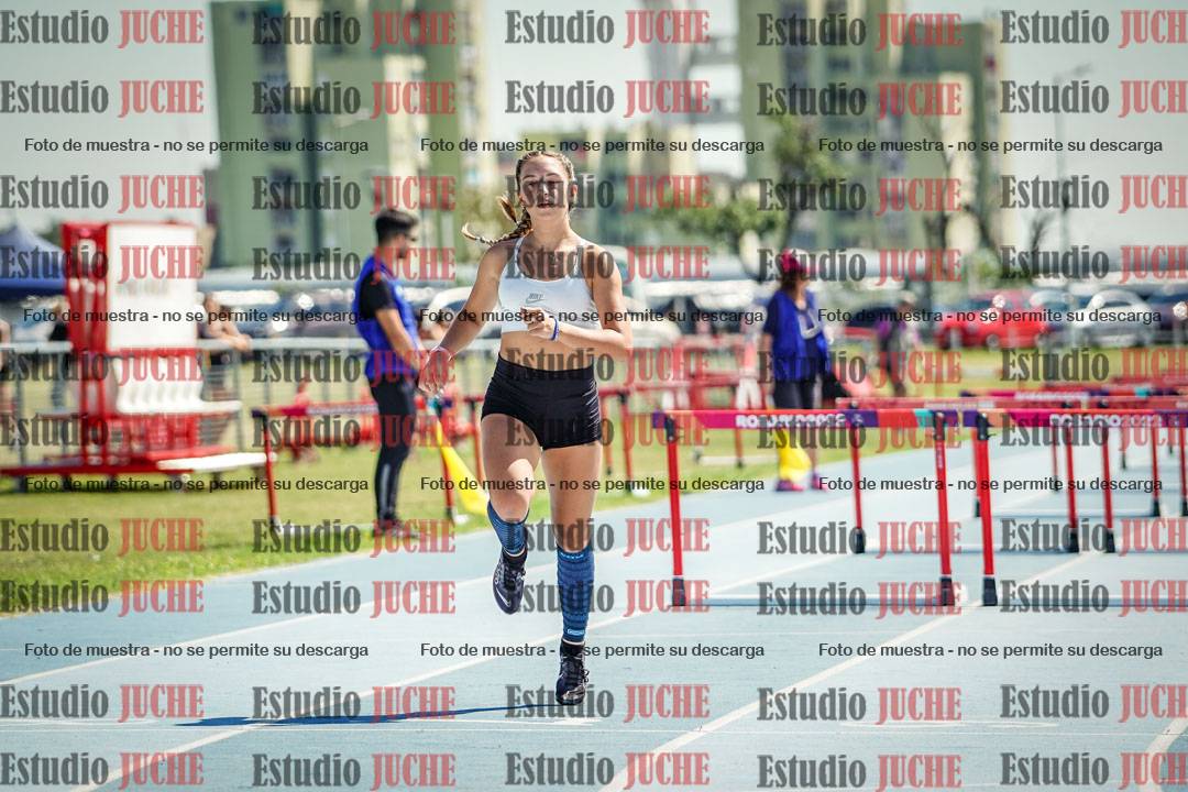 Fotos de los 100 m con vallas de mujeres - serie 1