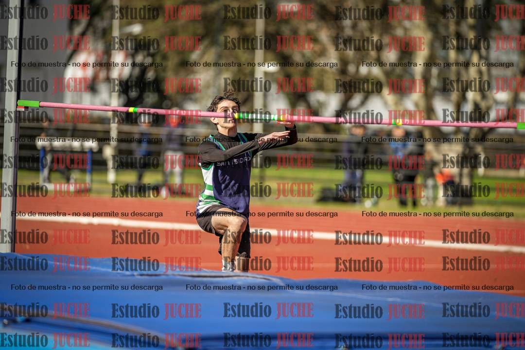 Fotos del salto en alto - todos los grupos