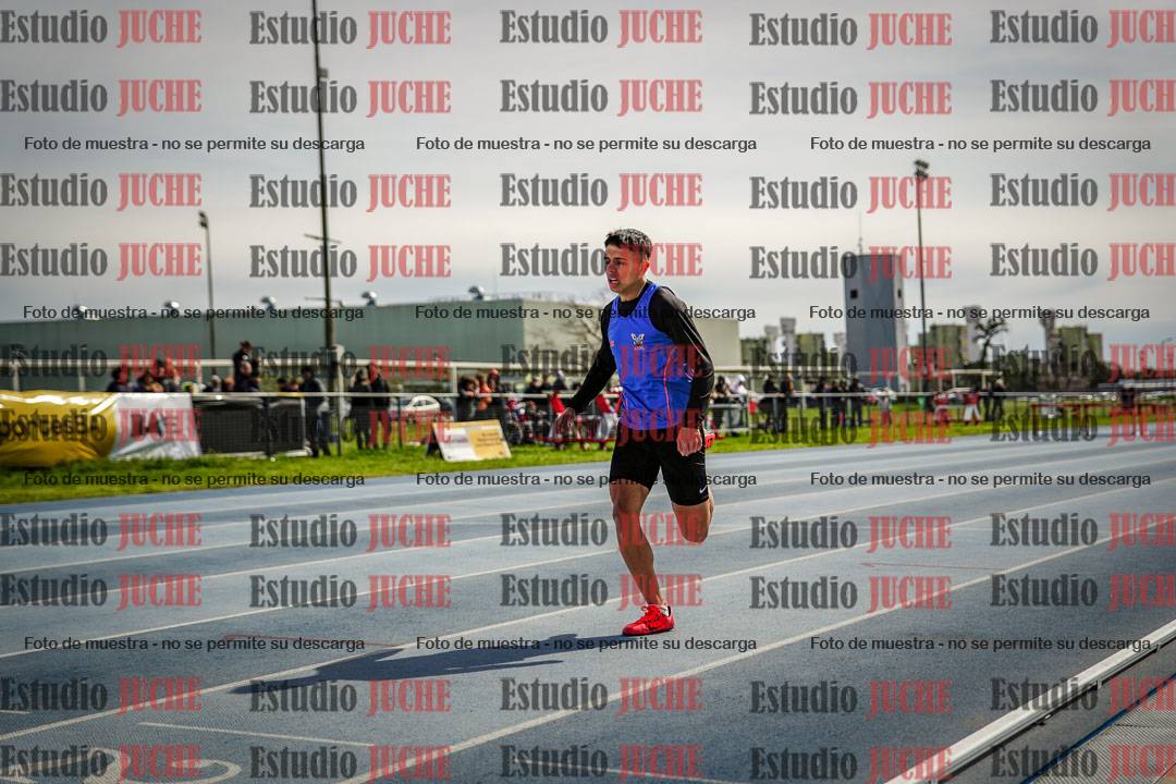 Fotos de los 295 m con vallas de varones - U17