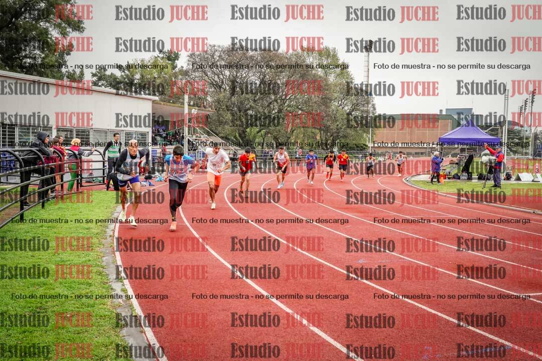 Fotos de los 800 m llanos de varones