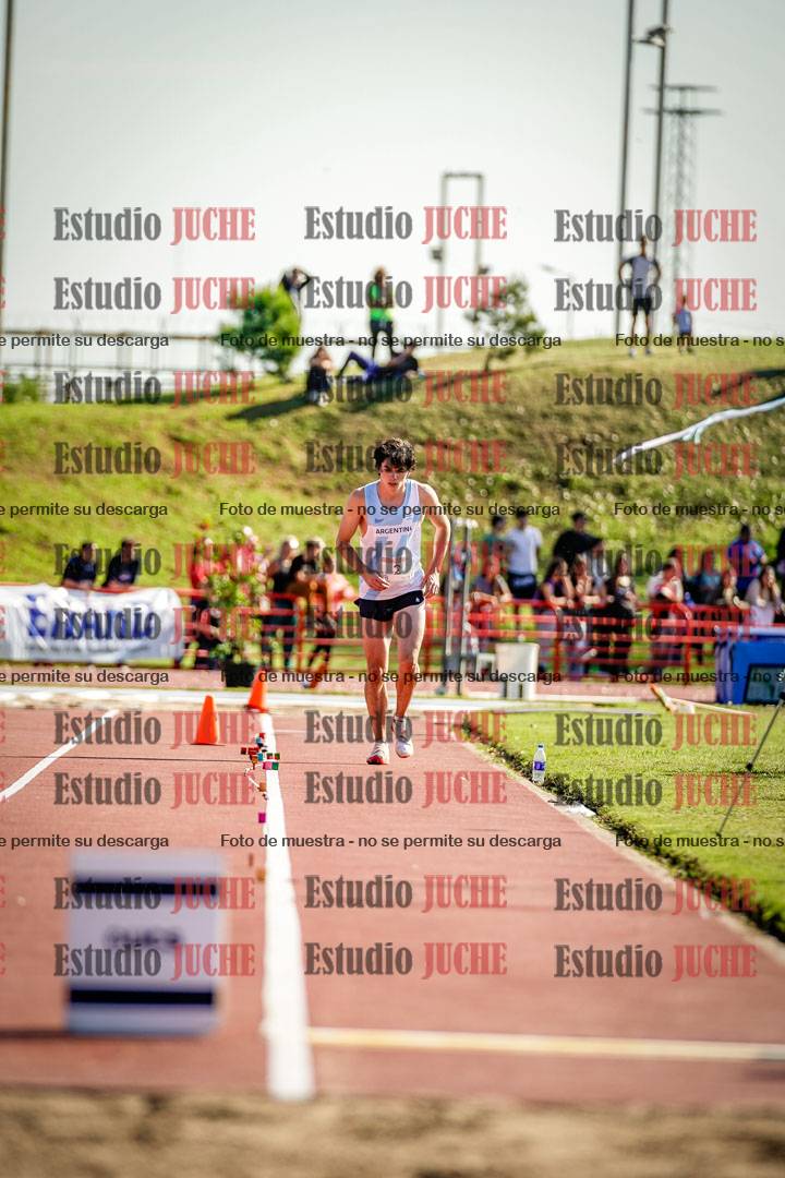 Fotos del salto en largo de varones - deca 2