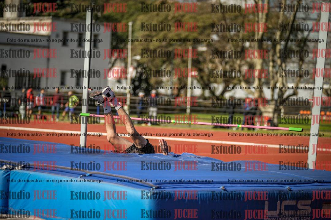 Fotos del salto en alto - todos los grupos