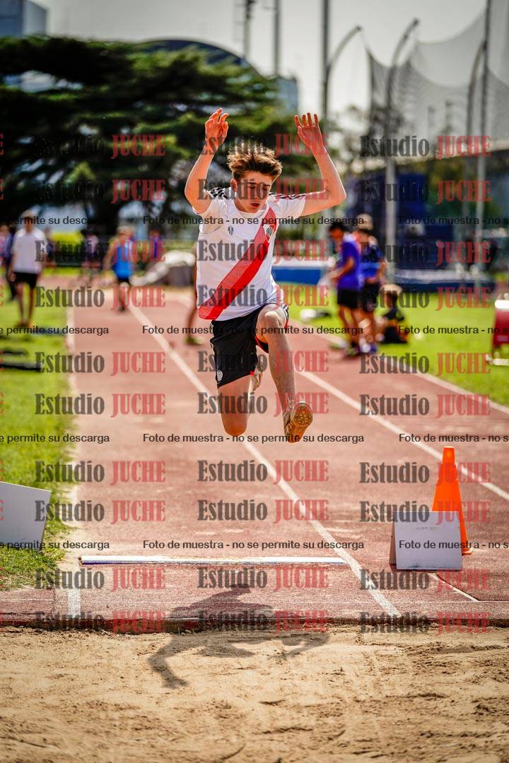 Fotos del salto en largo de varones