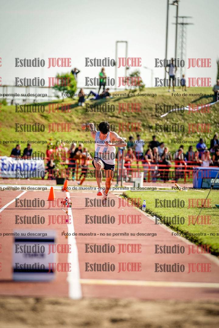 Fotos del salto en largo de varones - deca 2