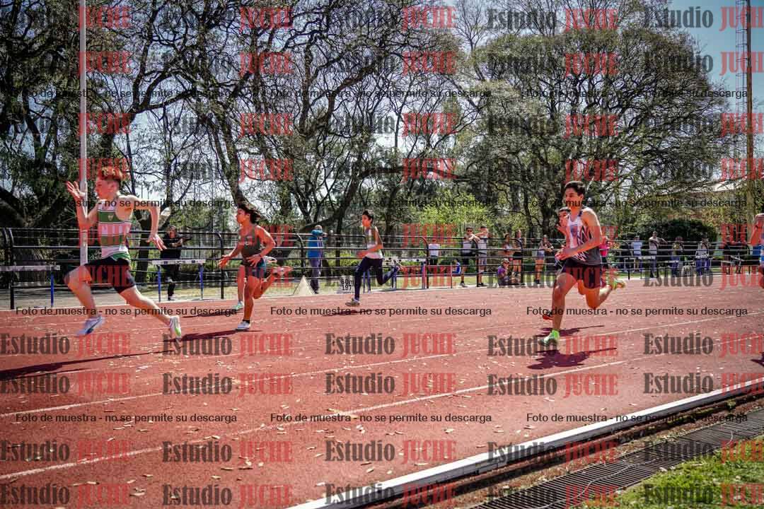 Fotos de los 80 m llanos de varones