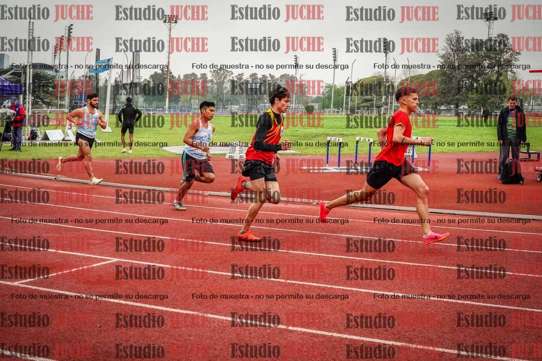 Fotos de los 800 m llanos de varones