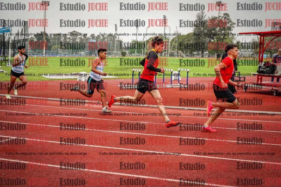 Fotos de los 800 m llanos de varones