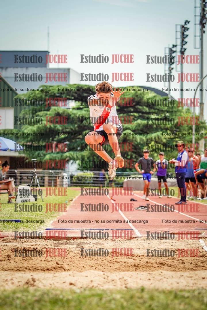 Fotos del salto en largo de varones