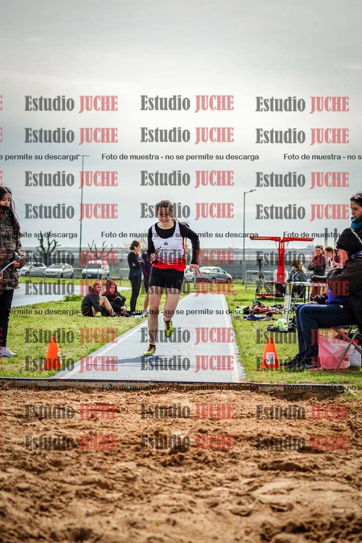 Fotos del salto en largo de mujeres - todas las categorías (incluye combinadas)