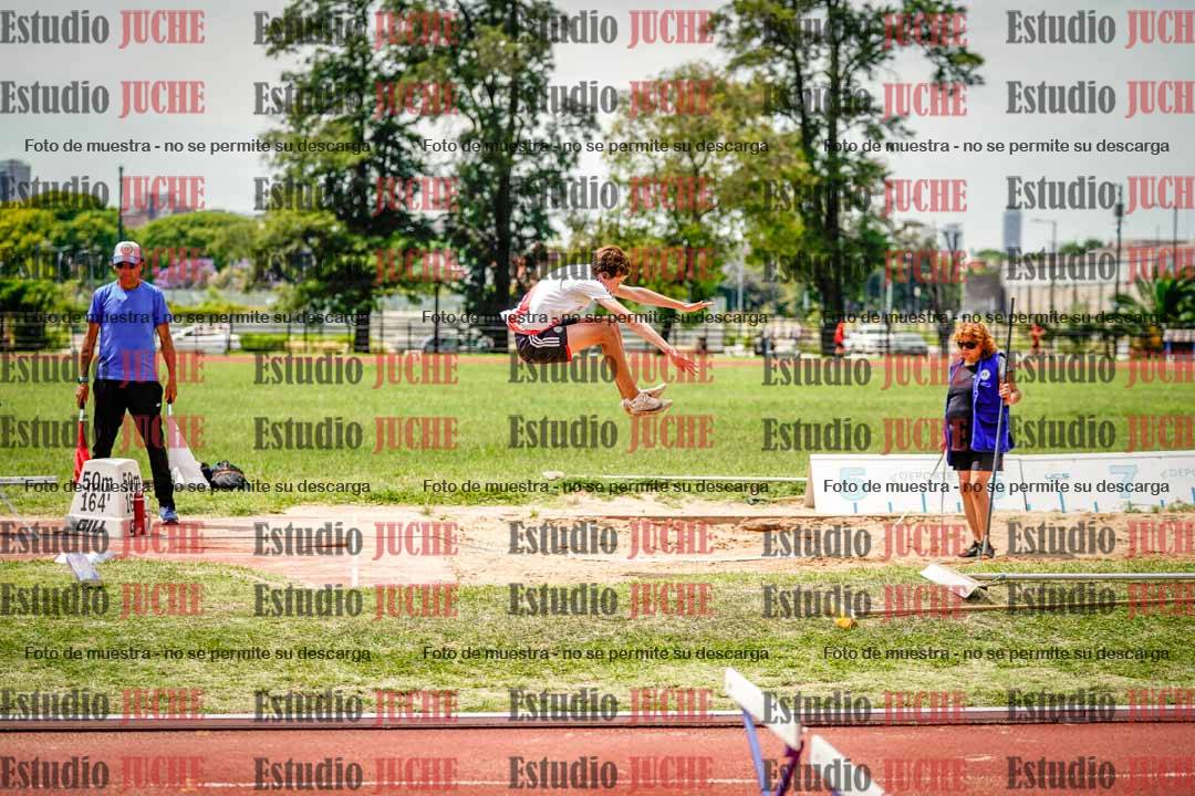 Fotos del salto en largo de varones